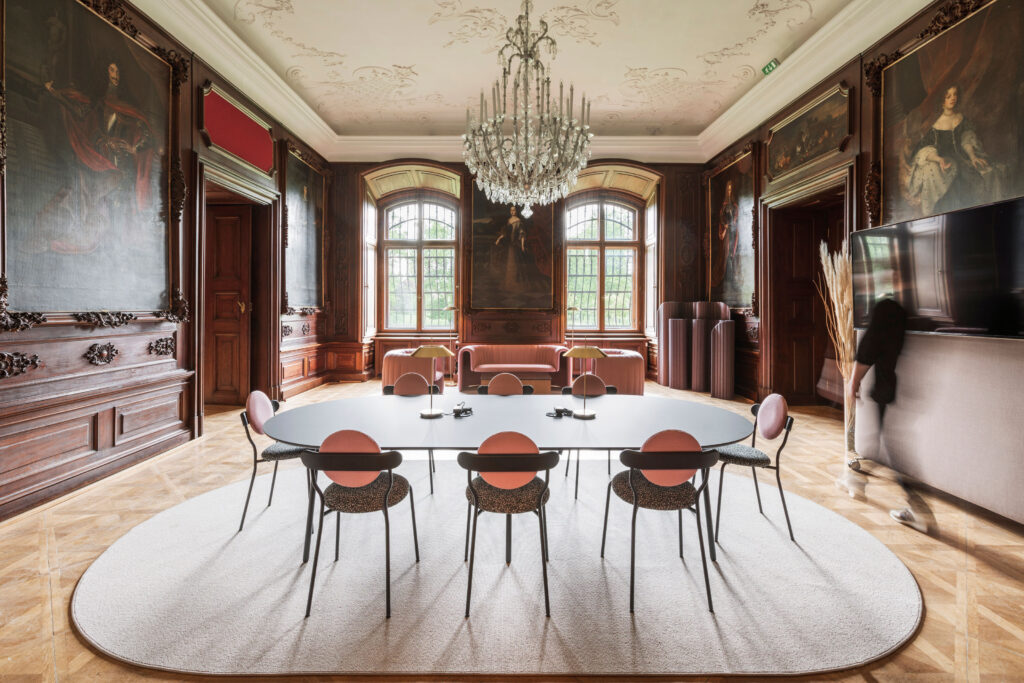 Kvadrat Ria, Kvadrat Harald, besprechungstisch mit Stühlen, new work