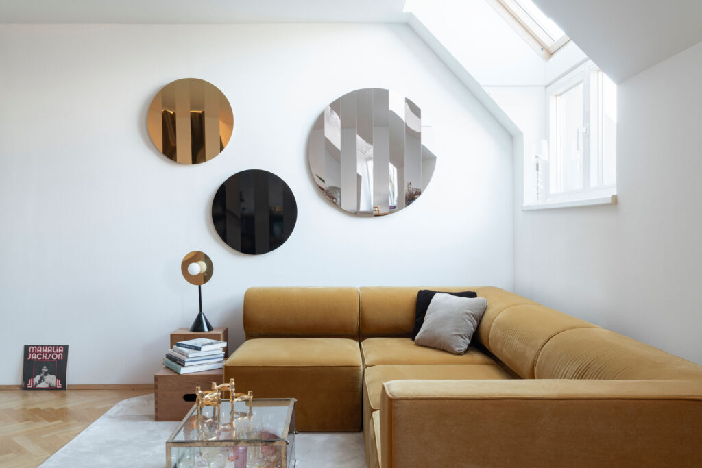 Neocraft Stripe Mirror , cooler Spiegel, eave Sofa, modulares Sofa